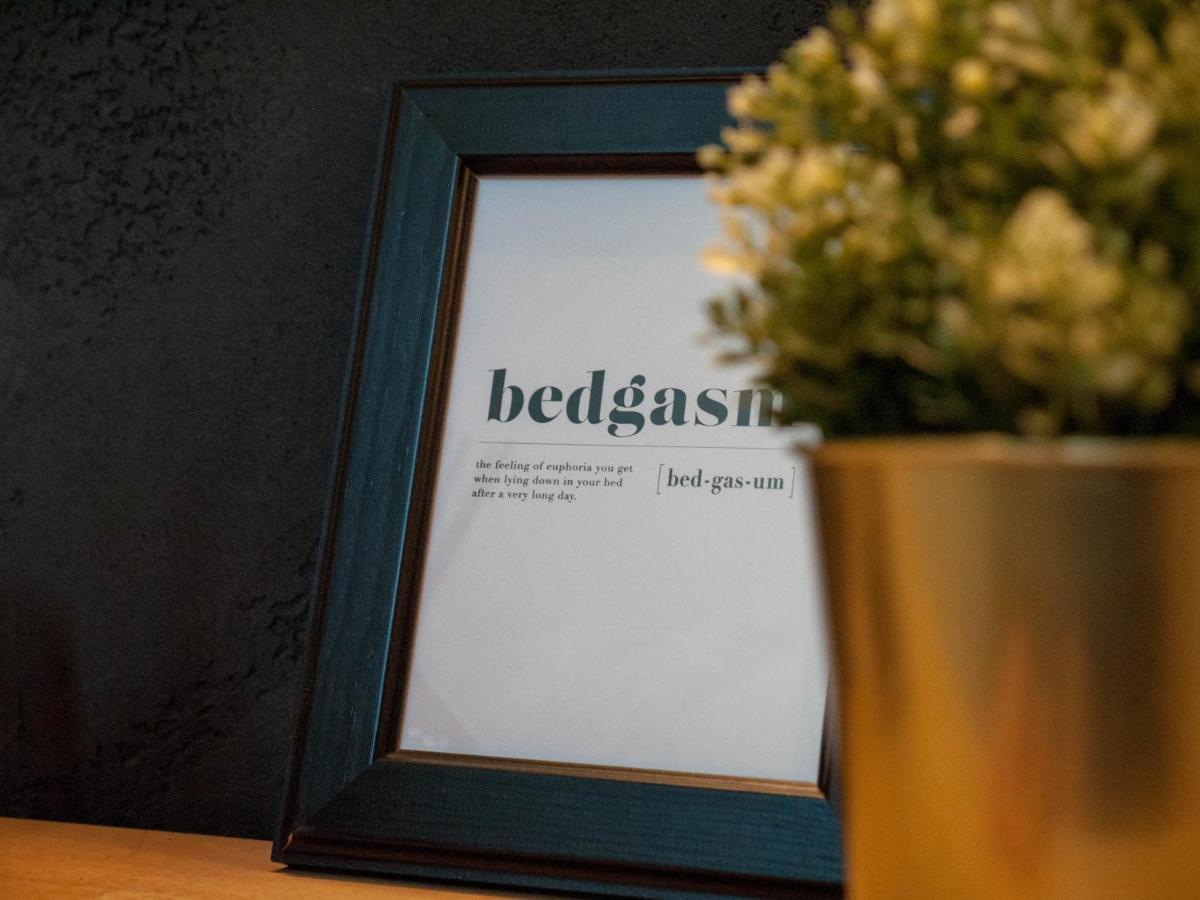 Отель Bed Milano Linate Экстерьер фото