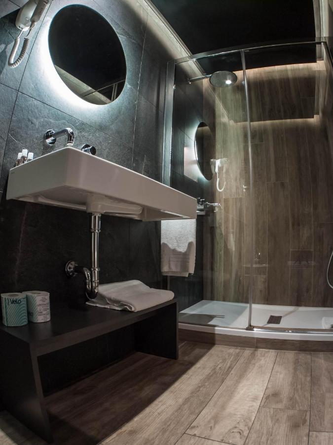 Отель Bed Milano Linate Экстерьер фото