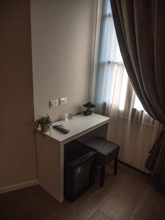 Отель Bed Milano Linate Экстерьер фото