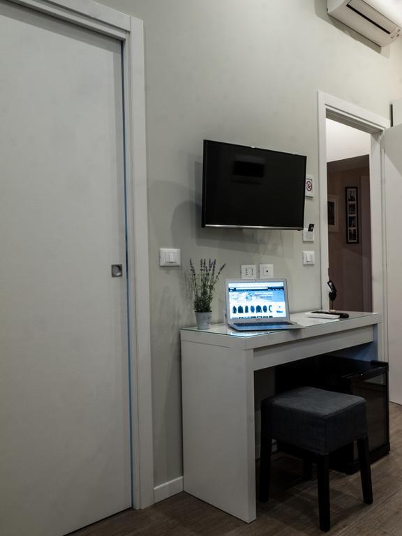 Отель Bed Milano Linate Экстерьер фото
