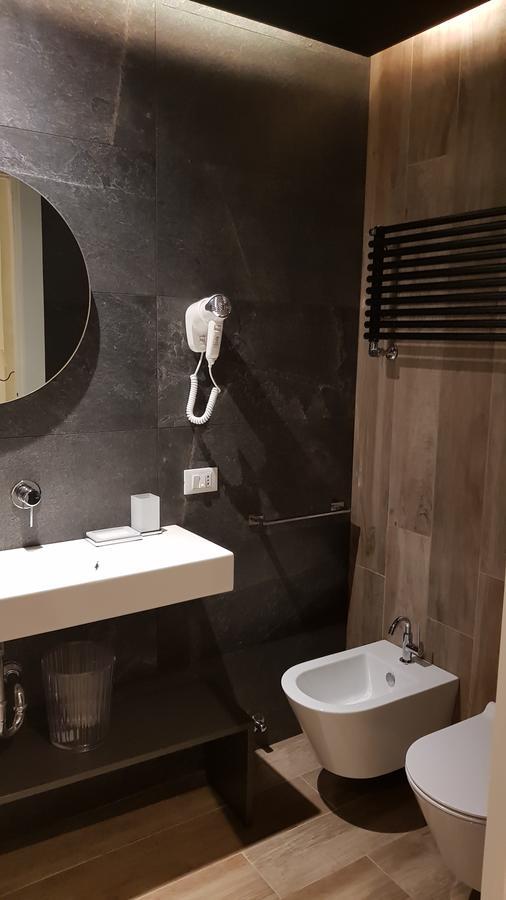Отель Bed Milano Linate Экстерьер фото