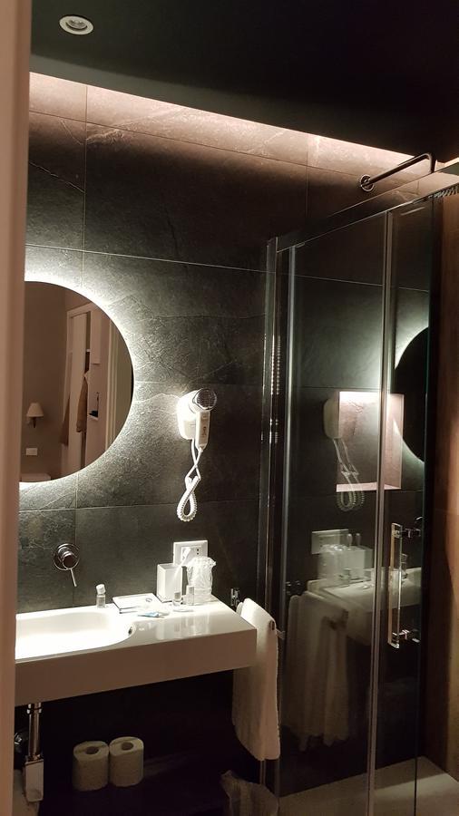 Отель Bed Milano Linate Экстерьер фото