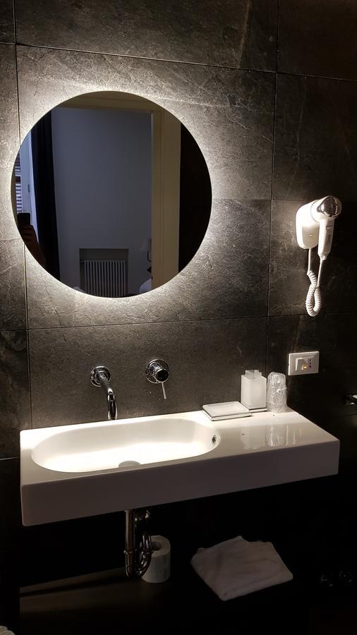 Отель Bed Milano Linate Экстерьер фото