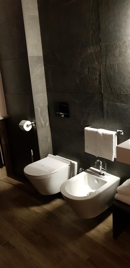 Отель Bed Milano Linate Экстерьер фото