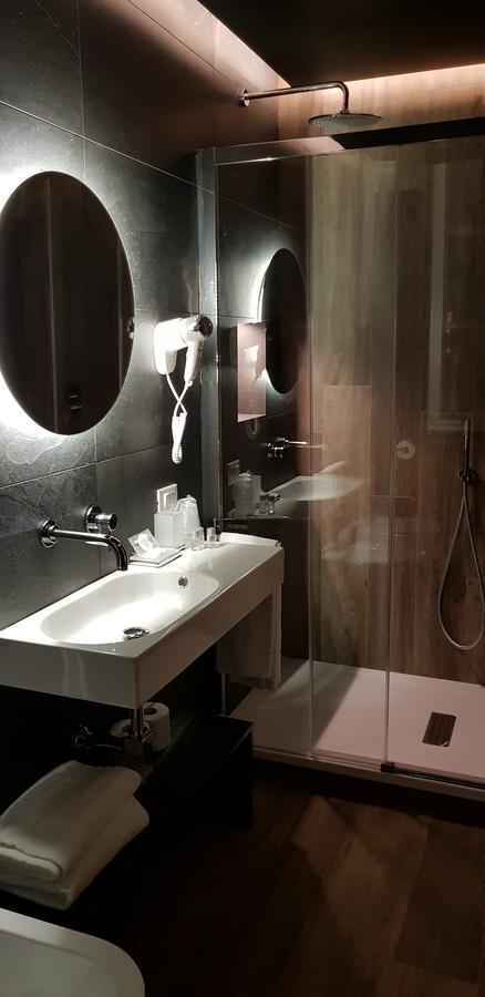 Отель Bed Milano Linate Экстерьер фото