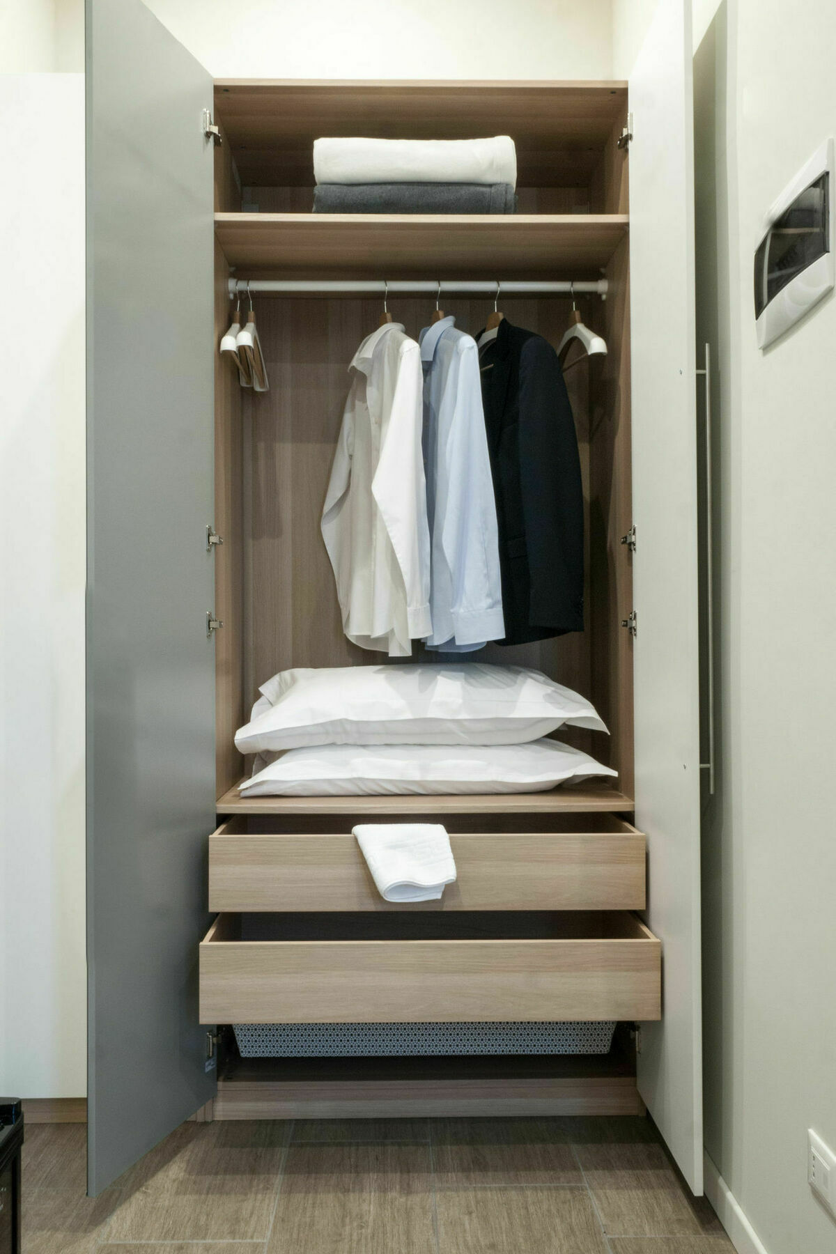 Отель Bed Milano Linate Экстерьер фото