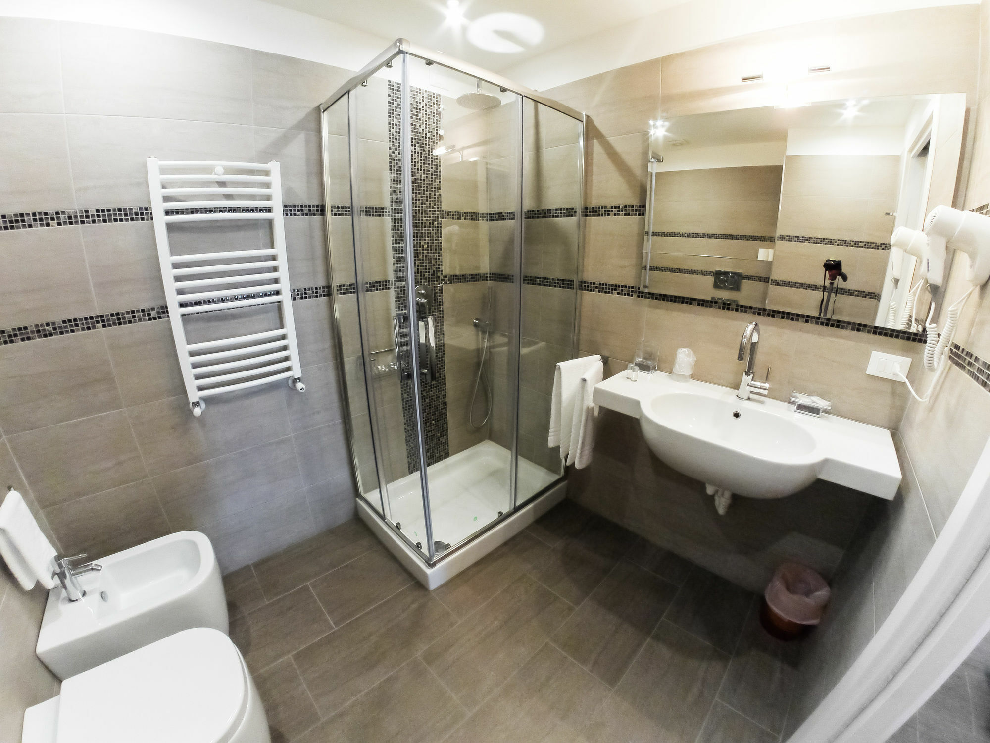 Отель Bed Milano Linate Экстерьер фото